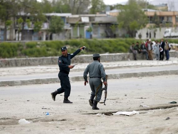 Hien truong danh bom o thu do Afghanistan, gan 350 nguoi thuong vong-Hinh-7